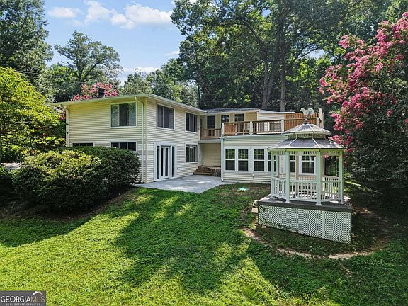 2nd image of 1055 Lee Cir NE