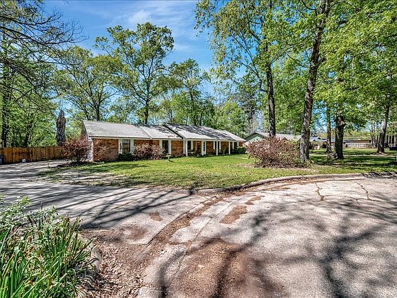 3rd image of 1412 Shadybrook Ln