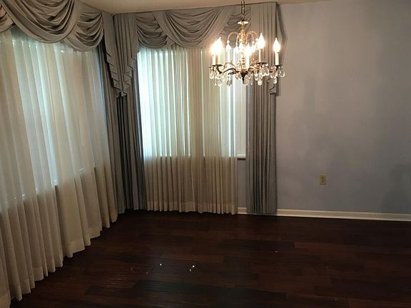3rd image of 913 SE 8th Ave