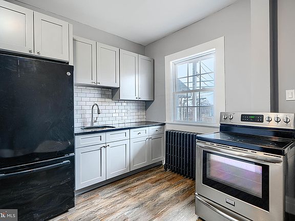 3rd image of 2533 W Lombard St