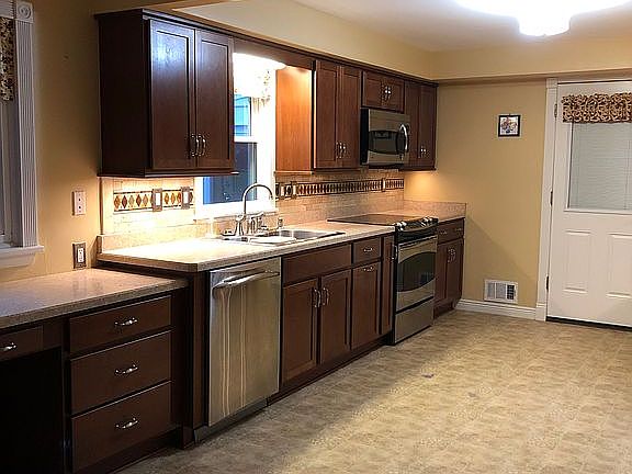 Right side of kitchen