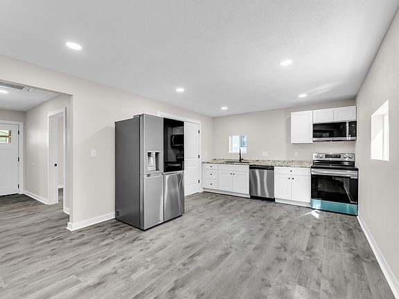 2nd image of 756 S New Ave