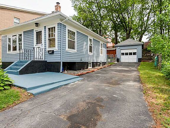 2nd image of 1639 Smith St