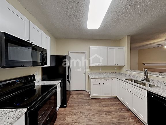 3rd image of 10916 Fawn Valley Dr