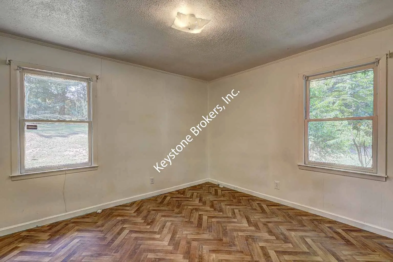 3 bed, 2.0 bath, 1200 sqft, $899 — Photo 3