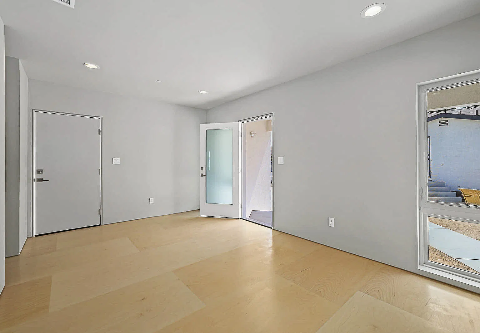 2 bed, 1000 sqft, $3,280 — Photo 4