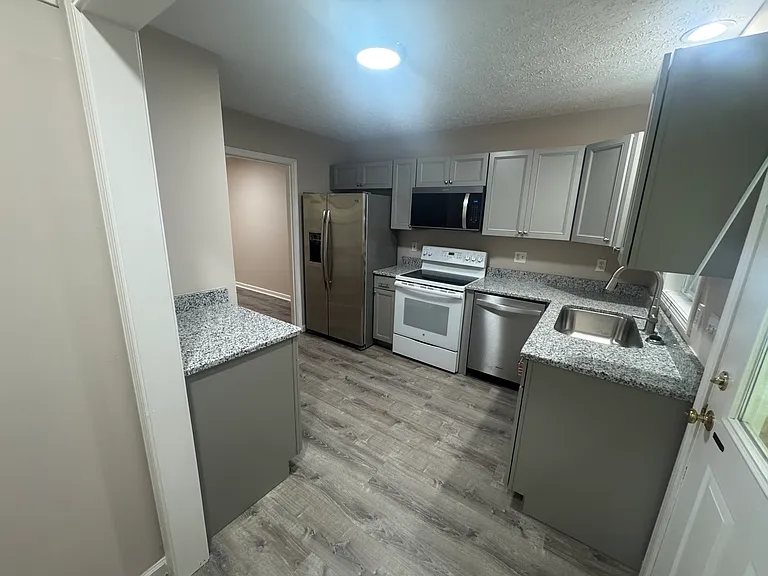 17 Tree Canopy Ln — Photo 5