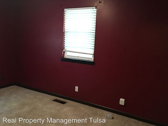 4th image of 744 N Moccasin Pl