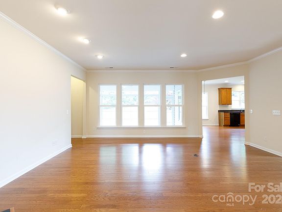 5th image of 4119 Ambleside Dr