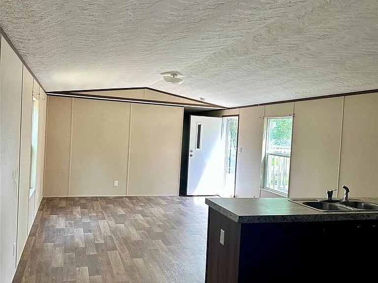 104 Shoshoni Dr — Photo 5