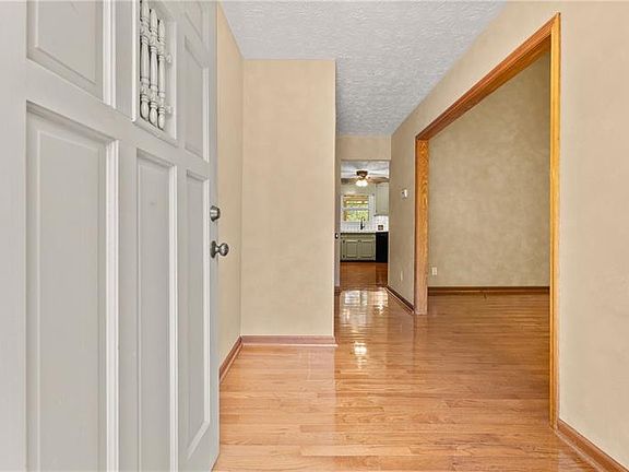 3rd image of 735 Calhoun Rd