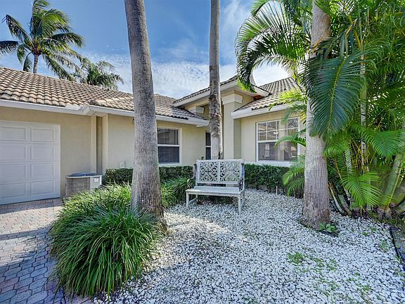3rd image of 5428 Grande Palm Cir
