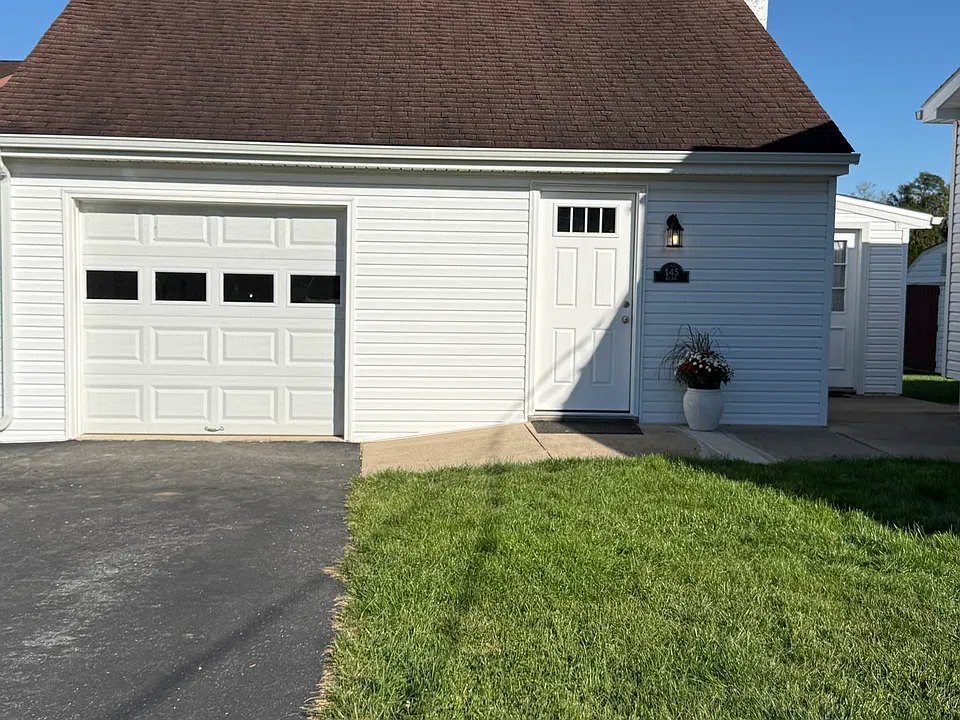 145R Crest Ave