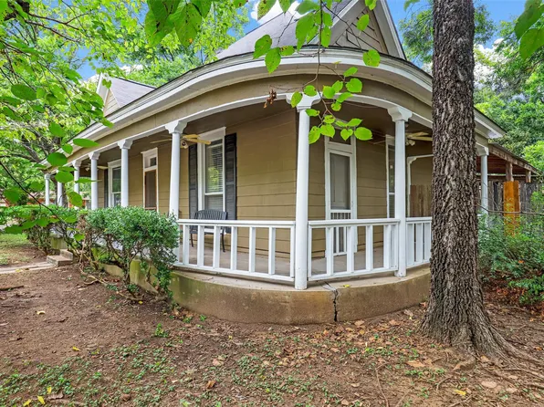 801 S Robinson St, Cleburne, TX 76031