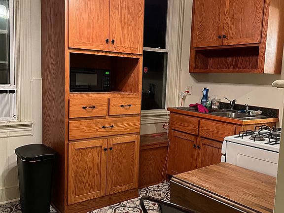 3rd image of 682 Robert St S APT 3