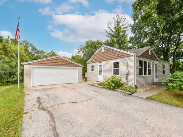 8725 Racine AVENUE, Waterford, WI 53185