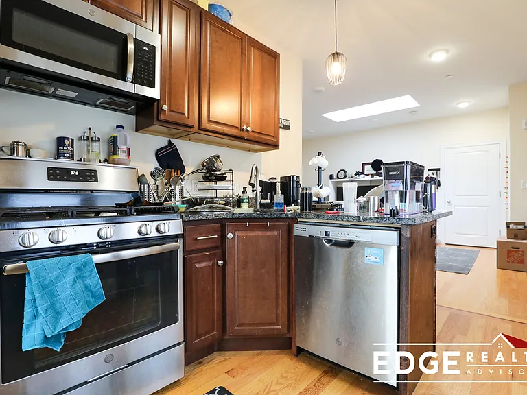 549 Washington St #6 — Photo 1