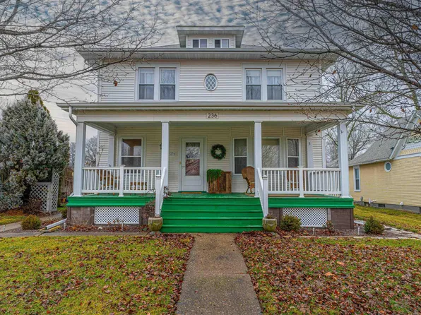 236 8th St, Lincoln, IL 62656