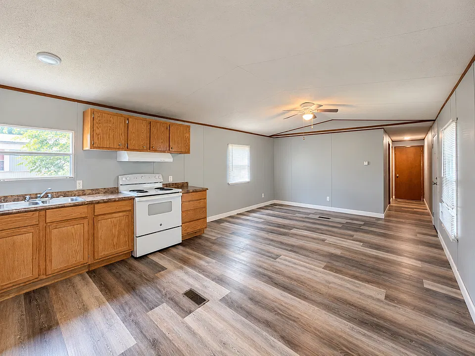 225 Community Dr #3
