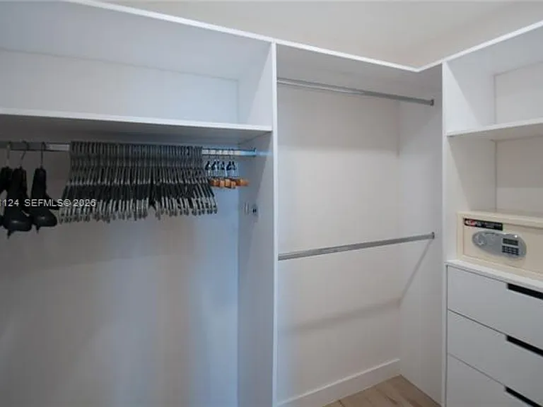 1121 Crandon Blvd #CU-D301 — Photo 37