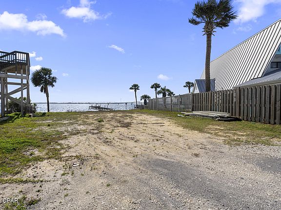 2nd image of 1037 Bay Cir