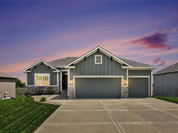 17605 Greyhawke Ridge Dr, Smithville, MO 64089