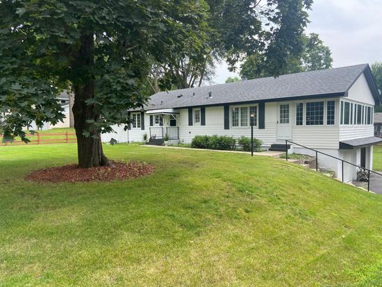 15803 N Eden Dr, Eden Prairie, MN 55346