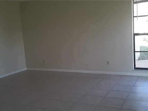 3rd image of 1525 Medford Pl