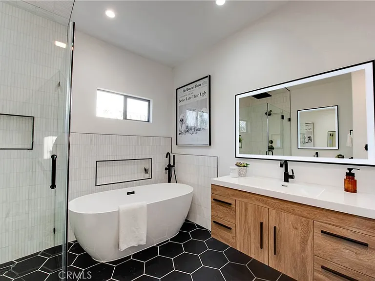 7330 De Soto Ave — Photo 22