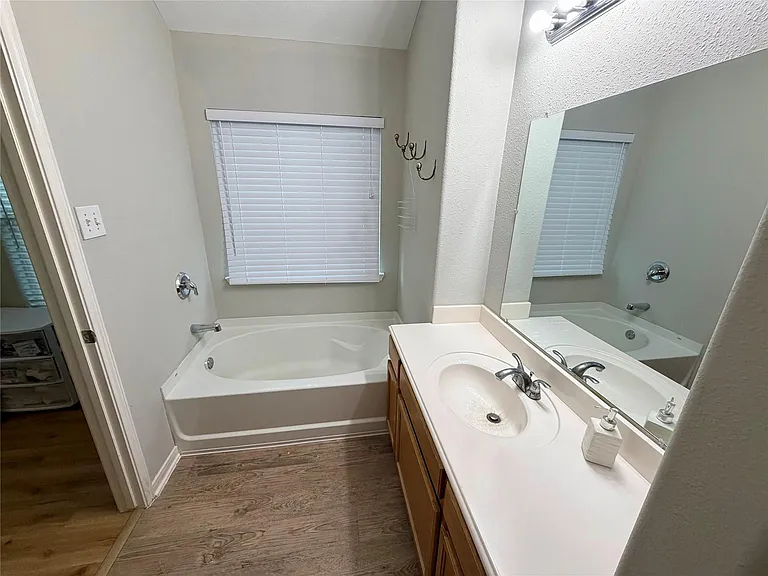 6306 Wellington Meadows Dr — Photo 11