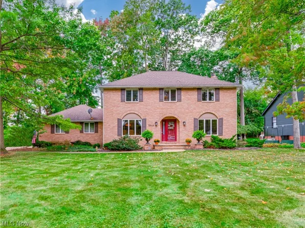 3940 Walnut Wood Way, Uniontown, OH 44685