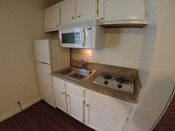 5th image of 1114 N Clark St #2B