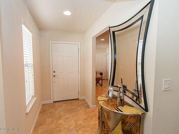 3rd image of 29 Canopy Oak Ln