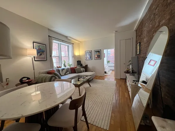 206 E 17th St APT 2A, New York, NY 10003