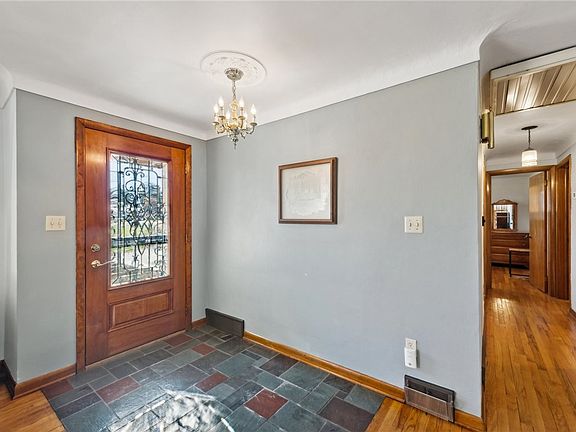 4th image of 15 McLaughlin Dr