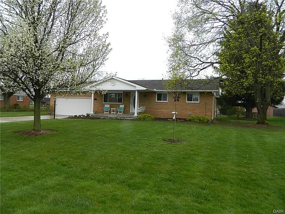 2nd image of 201 Oak Dr
