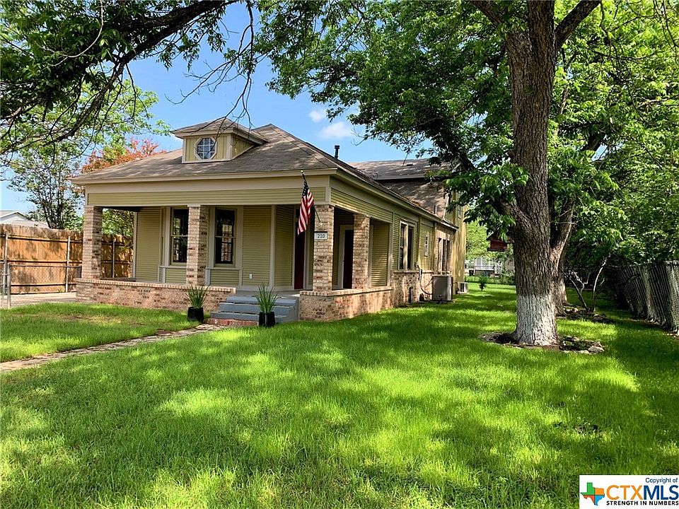 210 E Weinert St, Seguin, TX 78155 Zillow