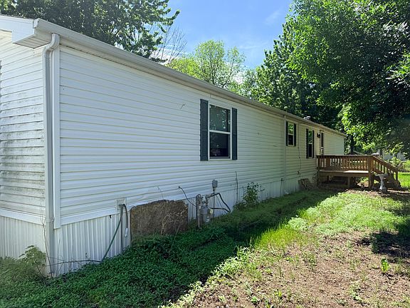5th image of 400 Dewey St