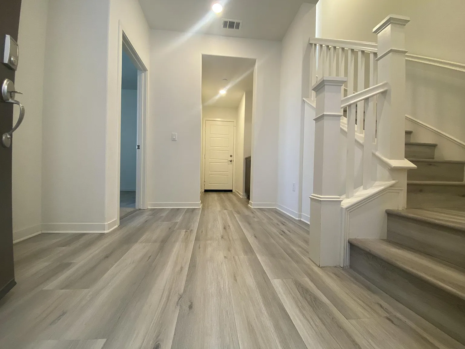 3 bed, 3.5 bath, 2017 sqft, $4,995 — Photo 2