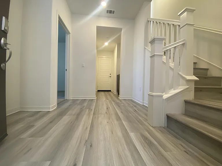 169 Cadence — Photo 2
