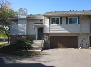 1027 Aston Cir, Burnsville, MN 55337