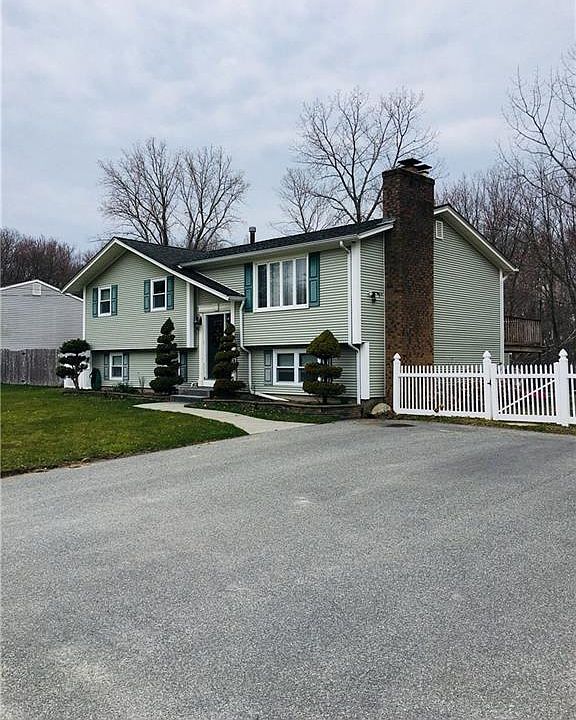 1st image of 15 Sycamore Dr