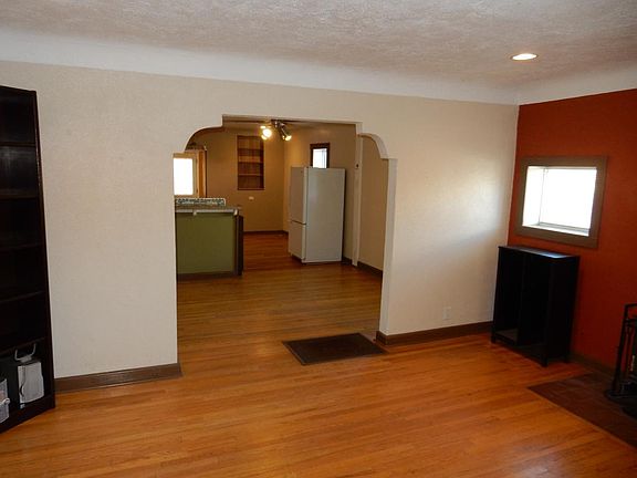 5th image of 417 Girard Blvd SE