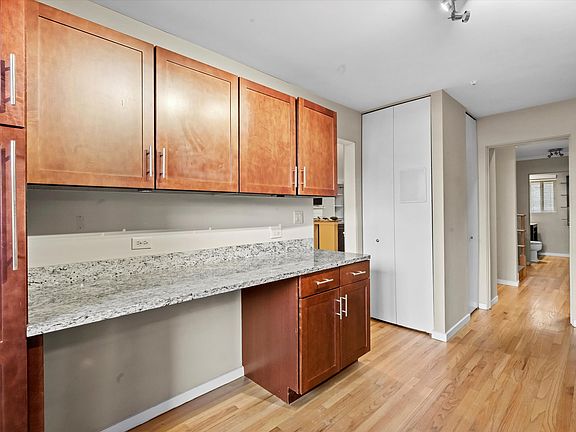 4th image of 900 W Ainslie St #3H