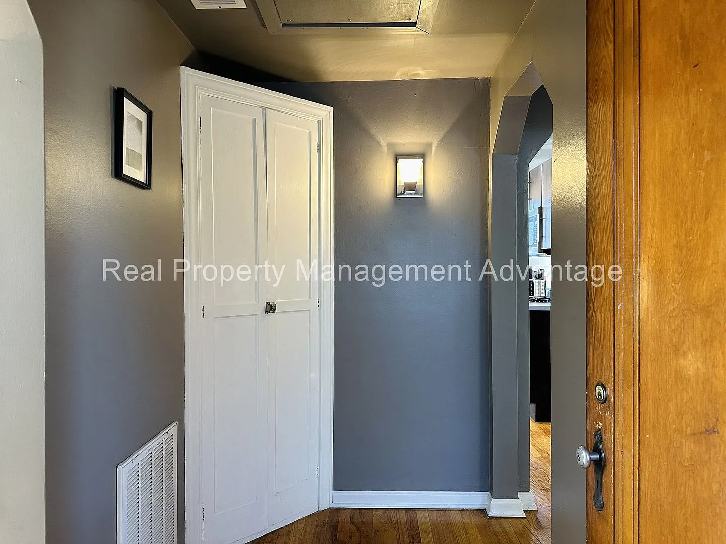 781 Camden — Photo 2