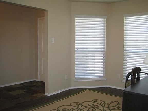 3rd image of 1715 Country Crest Ln