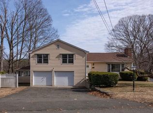 8 Fox Farms Rd, Northampton, MA 01062