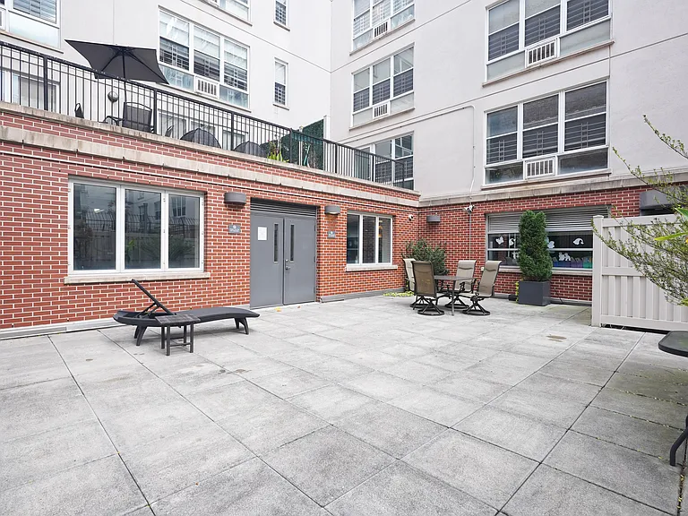 4469 Broadway #413 — Photo 9