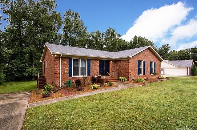 1st image of 4915 Prestwick Ln #17