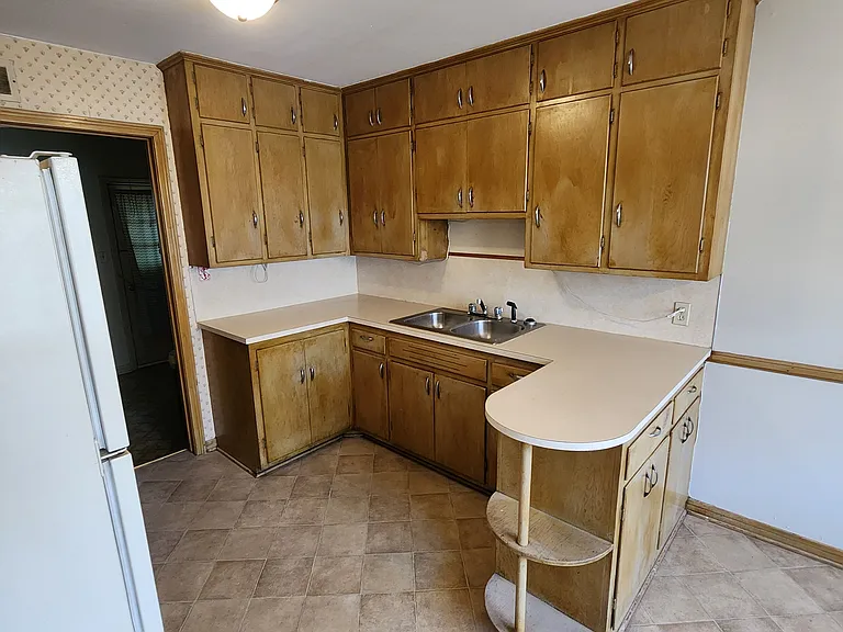 1209 N Jefferson Ave — Photo 2